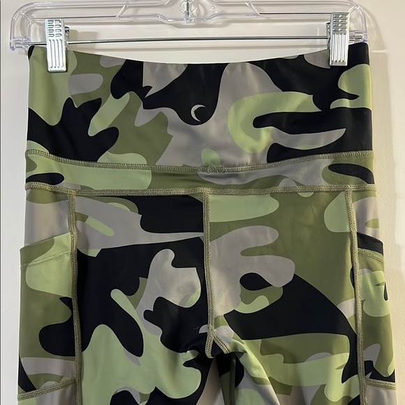 ZYIA Camouflage Leggings - Picture 7 of 8